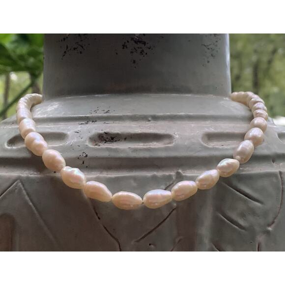 Strand of Freshwater Ringed Pearls with Gold Tone Findings 17 Inches - Picture 5 of 7